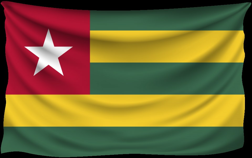 Download Togo Wrinkled Flag 4K wallpaper