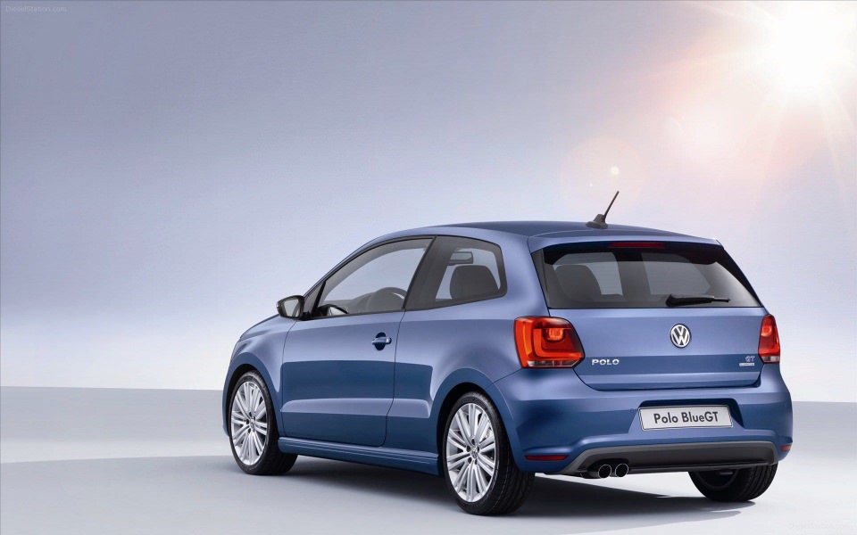 Download Volkswagen Polo Blue GT 4K wallpaper