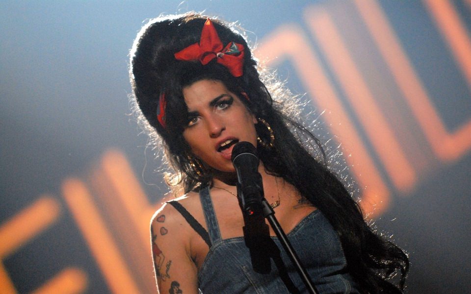 Download Amy Winehouse HD wallpaper