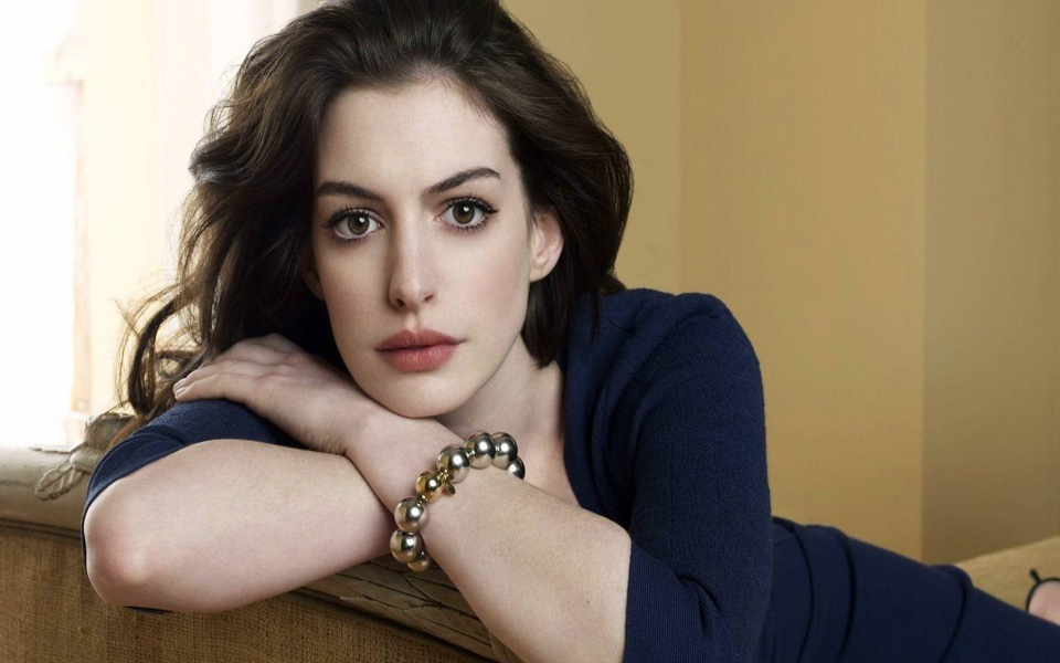 Download Anne Hathaway Pictures 2 HD wallpaper