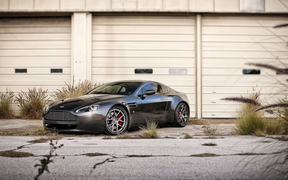 Download Aston Martin V12 Vantage Images wallpaper