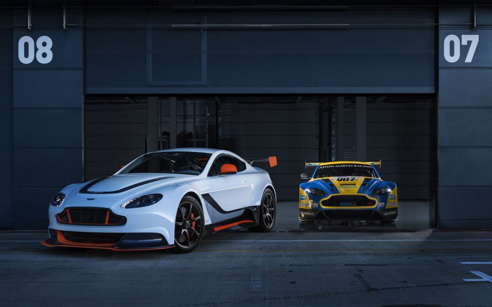 Download Aston Martin Vantage GT3 wallpaper