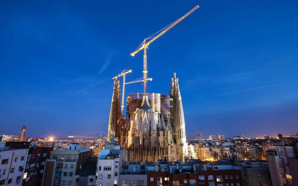 Download Barcelona City 4K 2020 iPhone X wallpaper
