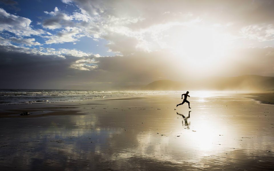 Download Beach Running Man Full HD 5K 2020 Images Photos Download wallpaper