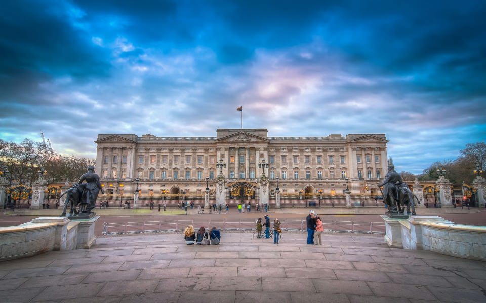 Download Buckingham Palace4K HD Iphone wallpaper