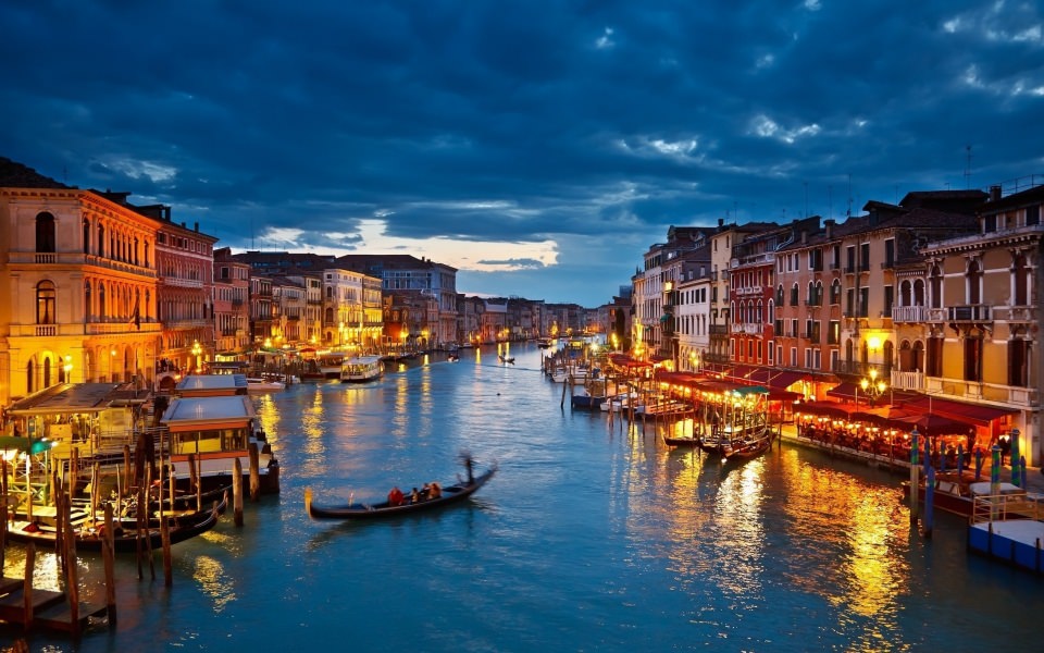 Download Download 2560x1600 Venice Night Grand Canal 4K HD Free wallpaper
