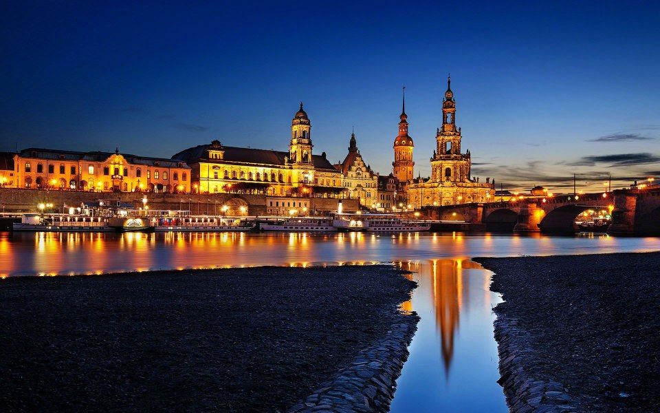 Download Dresden HD 2020 5K Minimalist iPad Free Download For Phone PC wallpaper