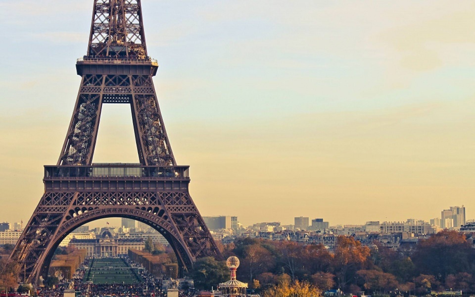 Download Eiffel Tower Paris Full HD 4K wallpaper