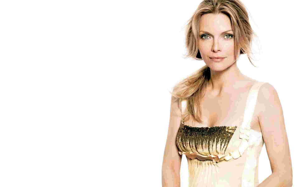 Download Michelle Pfeiffer HD 8K Mobile Android iPhone wallpaper