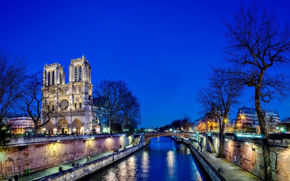 Download Notre Dame Cathedral HD 4K iPhone Mobile wallpaper
