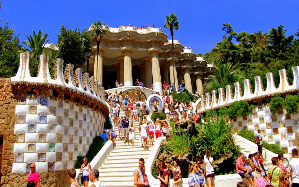 Download Park Guell 4K HD Mobile PC Download wallpaper