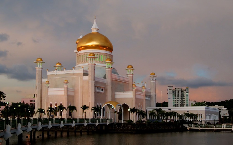 Download Sultan Ulmar Ali Saifuddien Mosque HD 4K iPhone PC Photos Pictures Download wallpaper