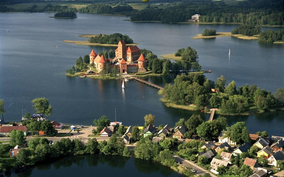 Download Trakai Lithuania iPhone X HD 4K Android wallpaper