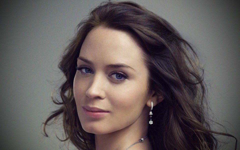 Download Emily Blunt 1920x1080 4K HD For iPhone Android wallpaper