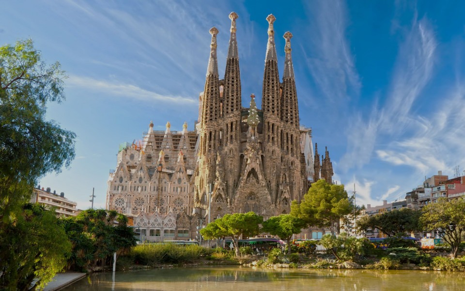 Download La Sagrada Familia 4K HD 2020 wallpaper