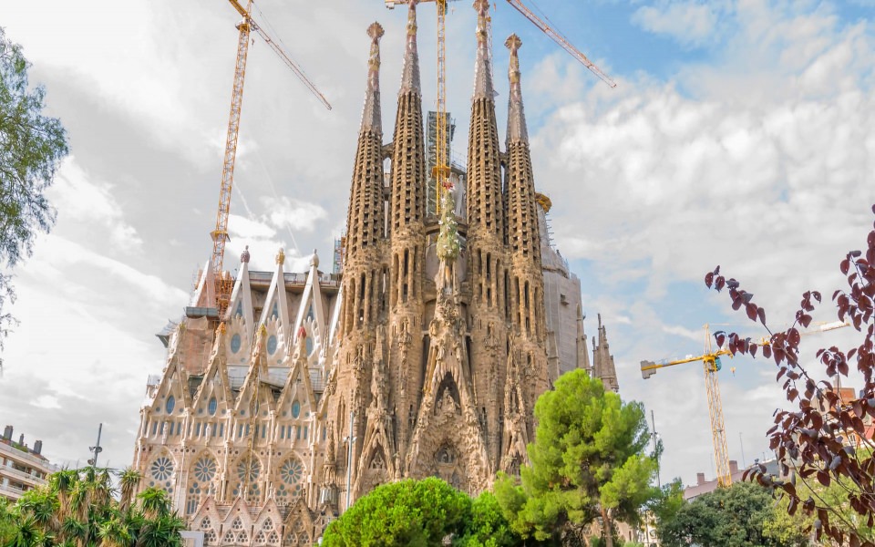 Download La Sagrada Familia Barcelona Spain 4K HD Mobile PC wallpaper