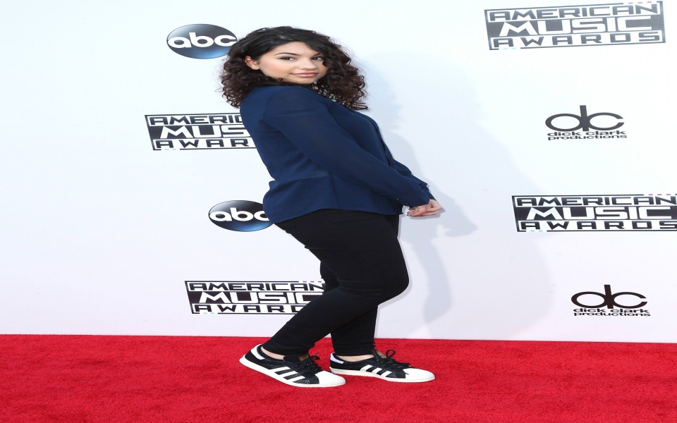 Download Alessia Cara HD Wallpapers for Mobile wallpaper