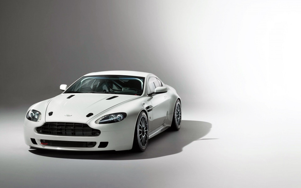 Download Aston Martin Vantage 2018 4K 5K 8K Backgrounds For Desktop And Mobile wallpaper