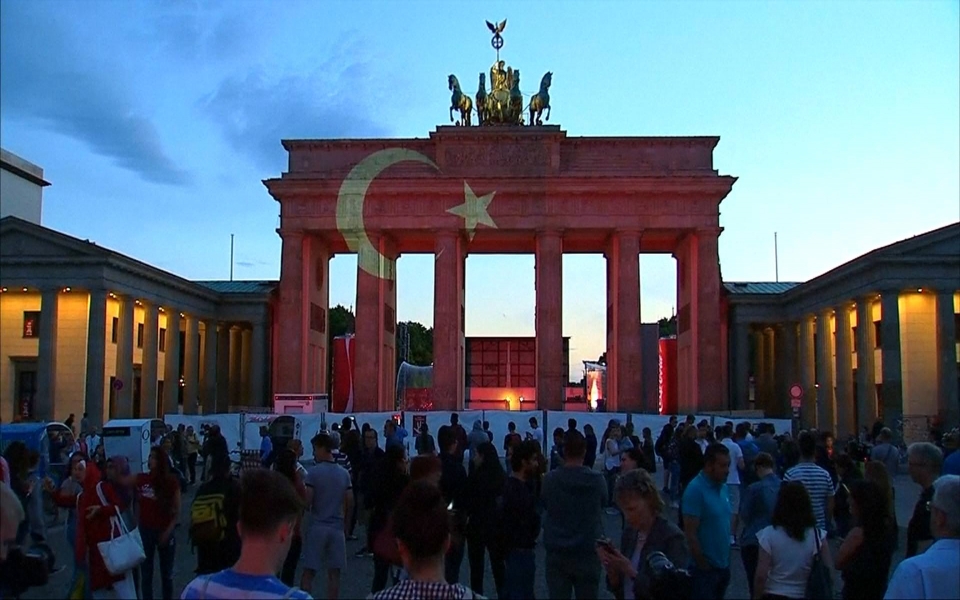 Download Brandenburg Gate 4K 5K 8K Backgrounds For Desktop And Mobile wallpaper