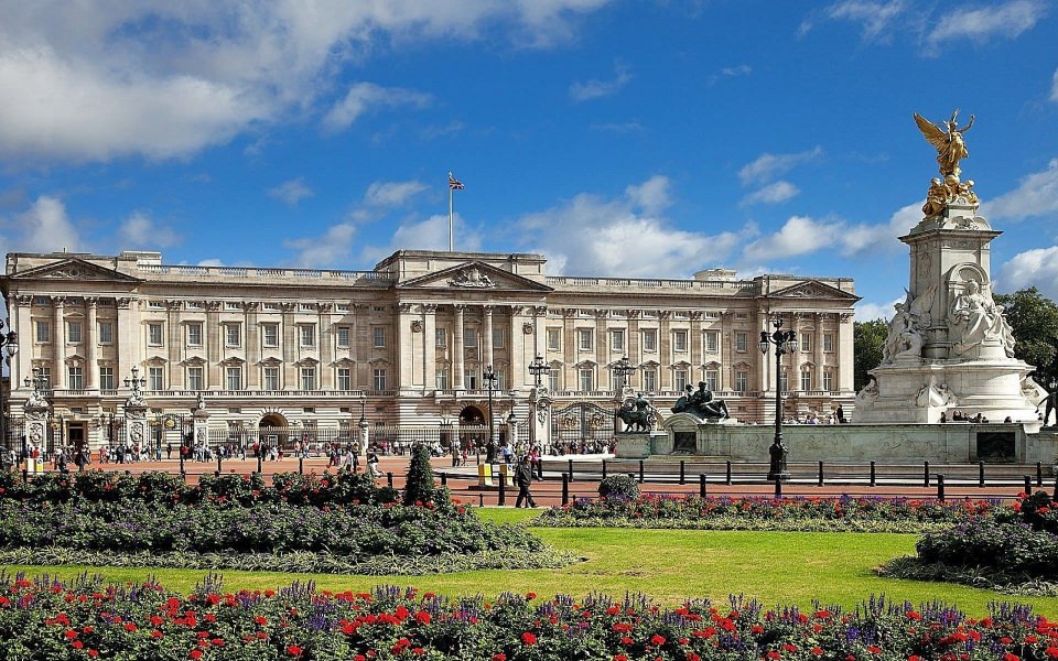 Download Buckingham Palace 4k For iPhone 11 MackBook Laptops wallpaper