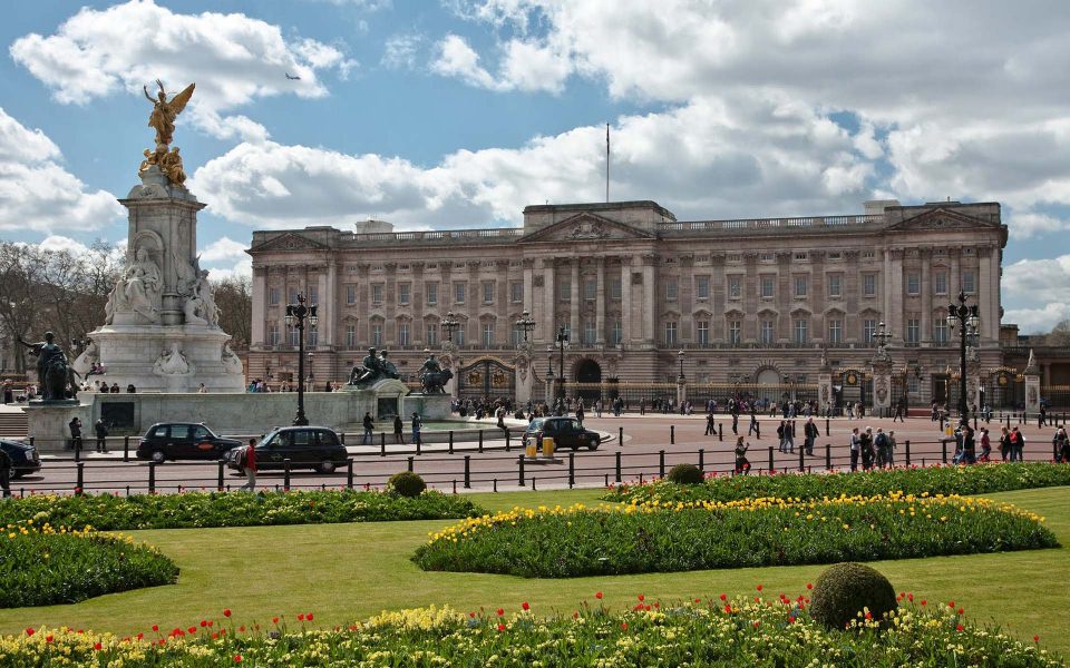 Download Buckingham Palace iPhone Images In 4K Download wallpaper