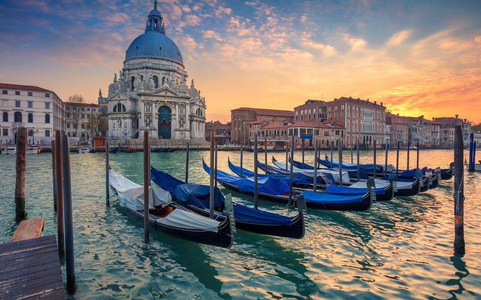Download Grand Canal 4K Ultra HD Background Photos iPhone 11 wallpaper