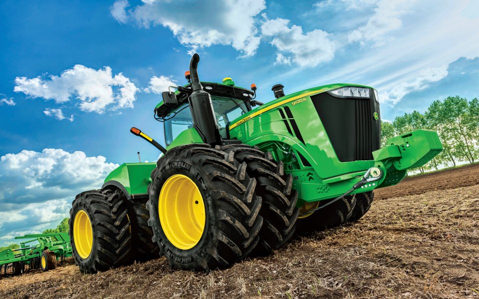 Download John Deere Tractor Ultra High Quality Background Photos wallpaper
