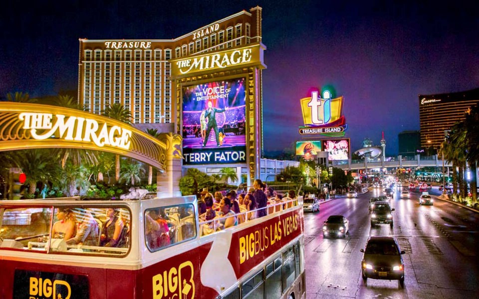 Download Las Vegas Strip 4K 8K Free Ultra HQ iPhone Mobile PC wallpaper
