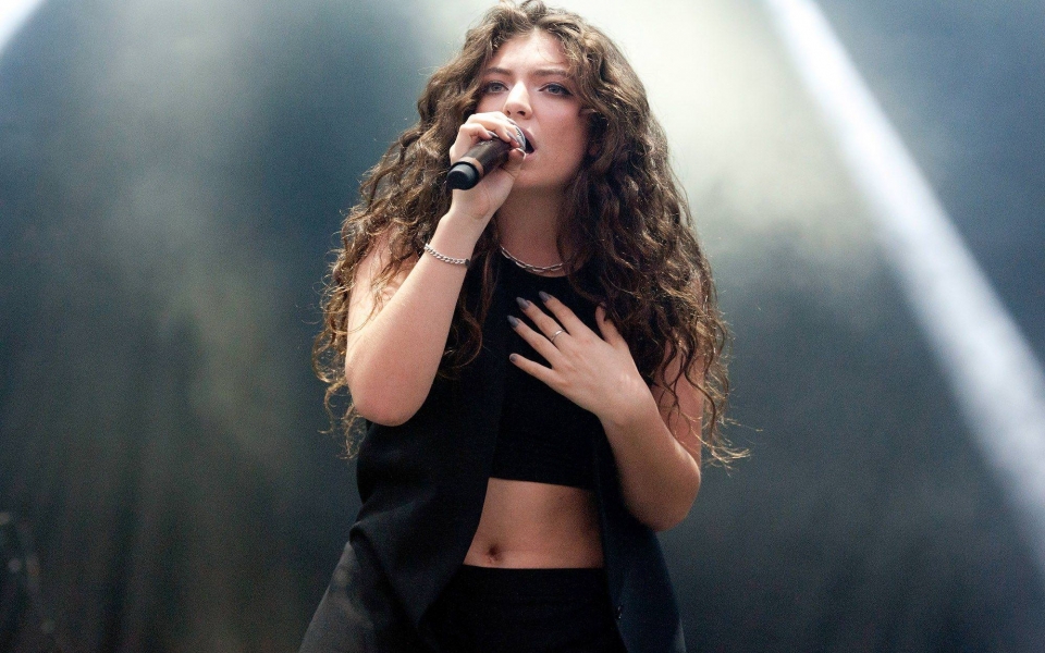 Download Lorde 4K Ultra HD 1600x1284 px Background Photos wallpaper