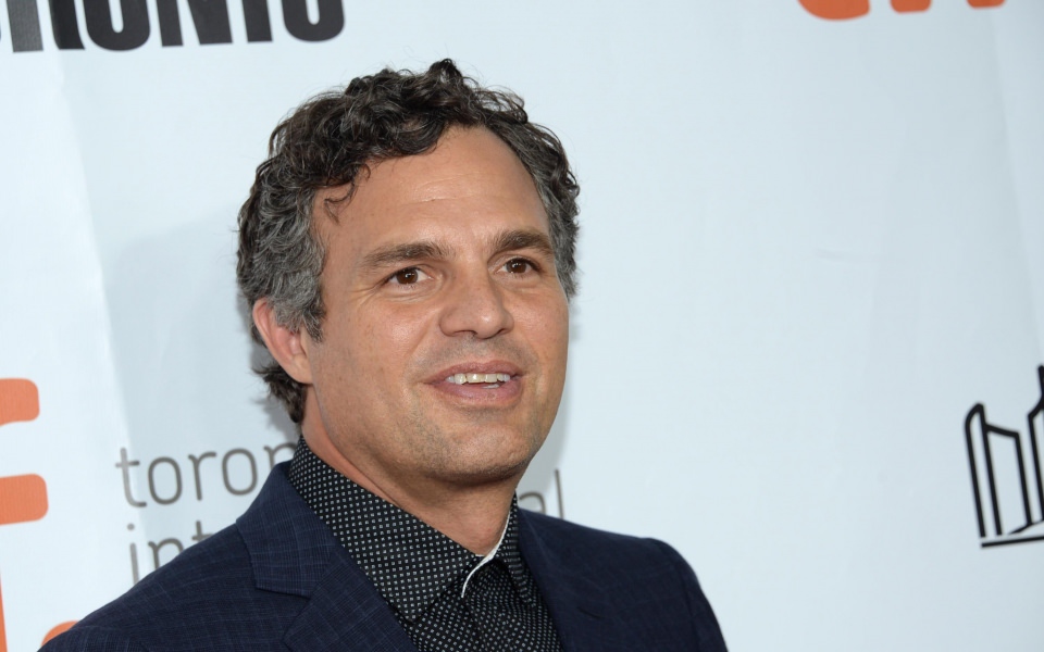 Download Mark Ruffalo 4K 8K Free Ultra HD Pictures Backgrounds Images wallpaper