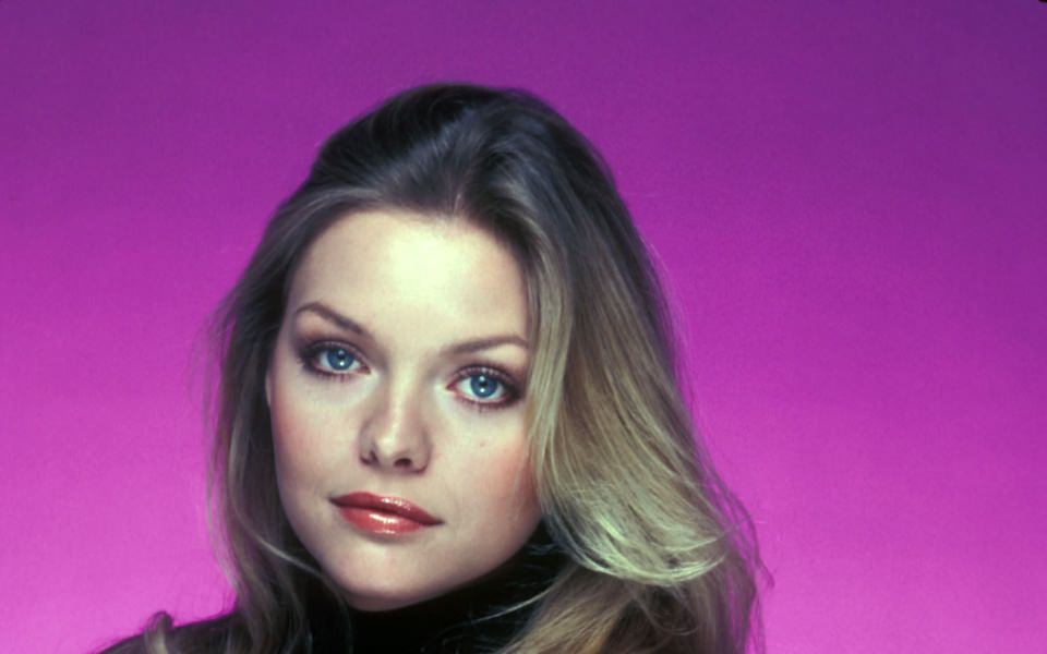 Download Michelle Marie Pfeiffer iPhone Images Backgrounds In 4K 8K Free wallpaper