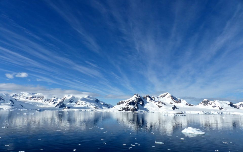 Download Paradise Bay Antarctica 8K HD 2560x1600 Mobile Download wallpaper