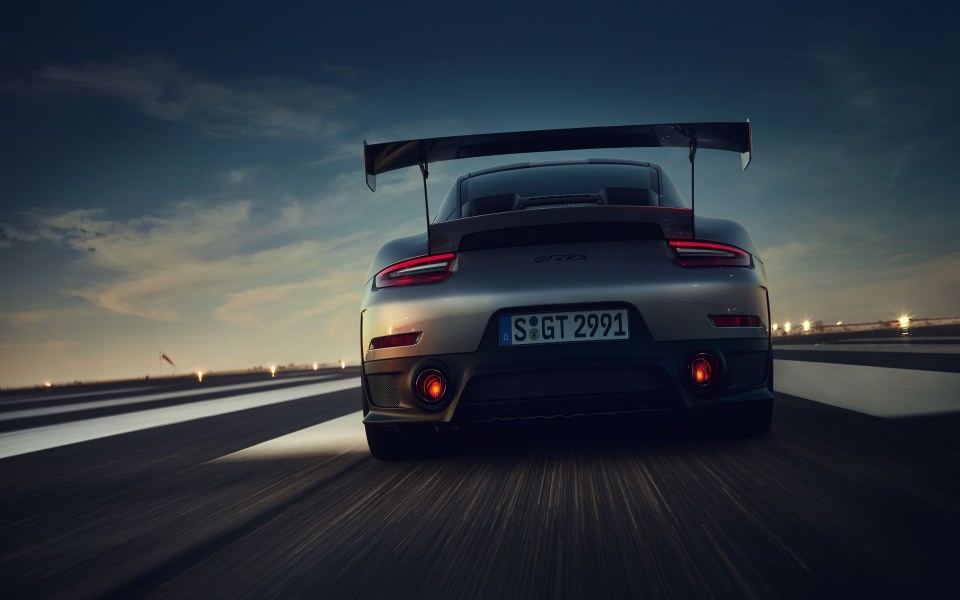 Download Porsche Gt2 Rs iPhone Images In 4K Download wallpaper