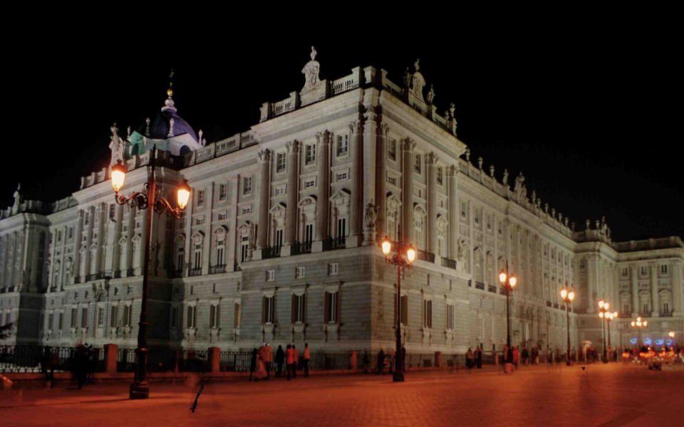 Download Royal Palace Of Madrid iPhone Images Backgrounds In 4K 8K Free wallpaper