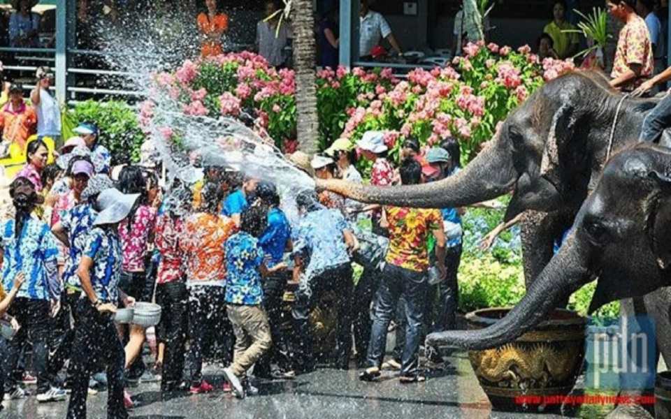 Download Songkran Festival New Photos Pictures Backgrounds wallpaper
