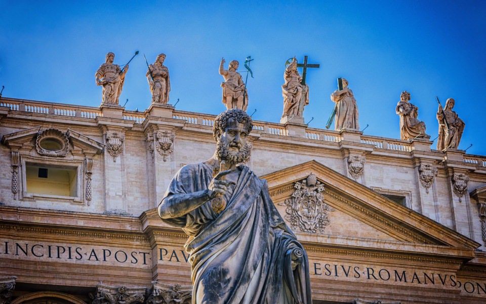 Download St Peter's Basilica 4K 5K 8K Backgrounds For Desktop And Mobile wallpaper