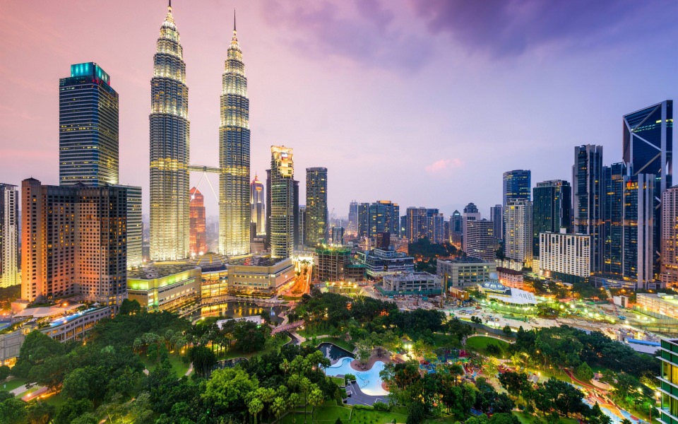 Download uala Lumpur Skyline 4K 5K 8K HD Display Pictures Backgrounds Images For WhatsApp Mobile PC wallpaper