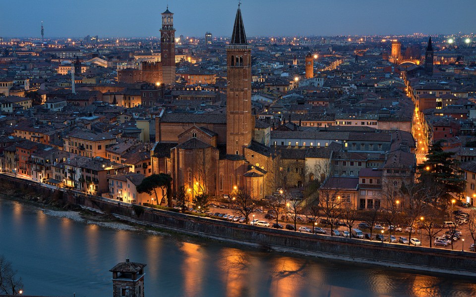 Download Verona iPhone Images Backgrounds In 4K 8K Free wallpaper