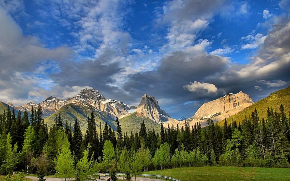 Download Canadian Rockies Desktop Backgrounds for Windows 10 wallpaper
