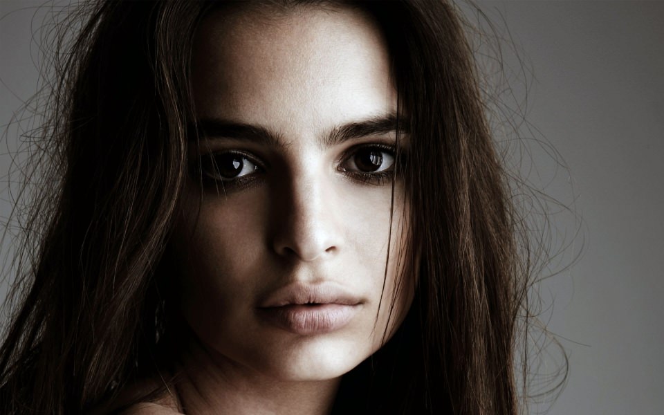 Download Emily Ratajkowski Download HD 1080x2280 Wallpapers Best Collection wallpaper