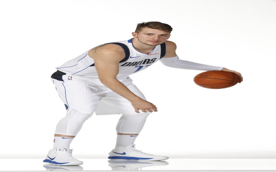 Download Luka Doncic Dallas Mavericks Download Hd 1080x2280 Wallpapers Best Collection Wallpaper Getwalls Io