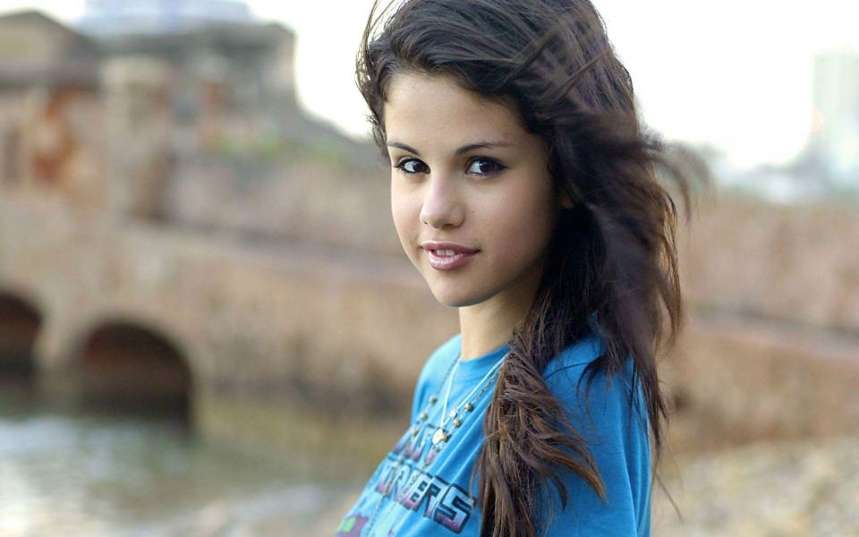 Download Selena Gomez Download Best 4K Pictures Images Backgrounds wallpaper