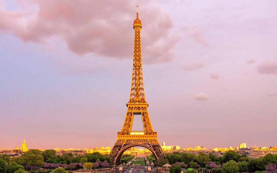 Download Eiffel Tower McBook Pro wallpaper