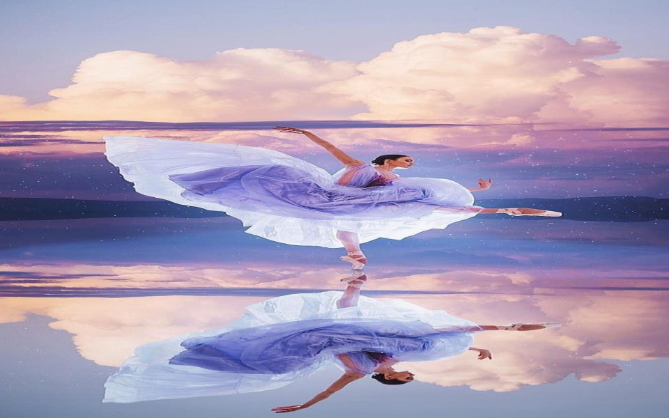 Download Ballerina Dancing on Ice 4K HDQ Wallpapers wallpaper