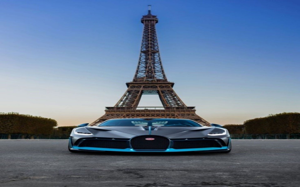 Download Bugatti Eiffel Tower PC Background wallpaper