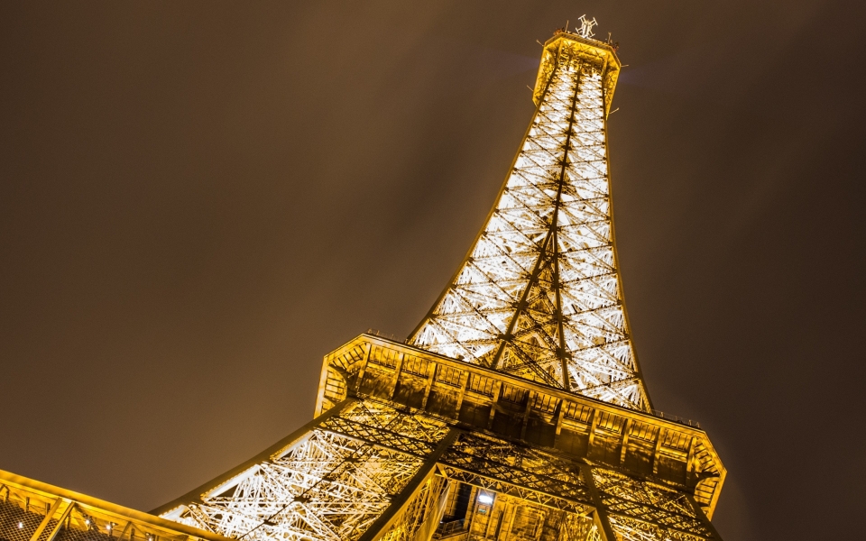 Download Eiffel Tower Night Lights HD iphone 14 wallpaper 4k wallpaper
