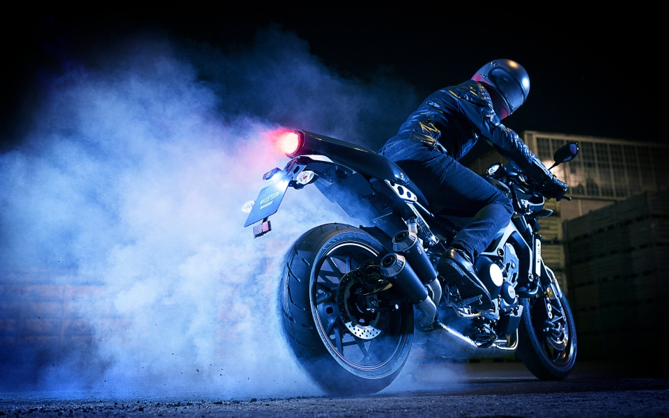 Download Yamaha XS850 2017 Bike Smokin Hot HD Wallpaper of a Japanese Motorcycle and Rider wallpaper