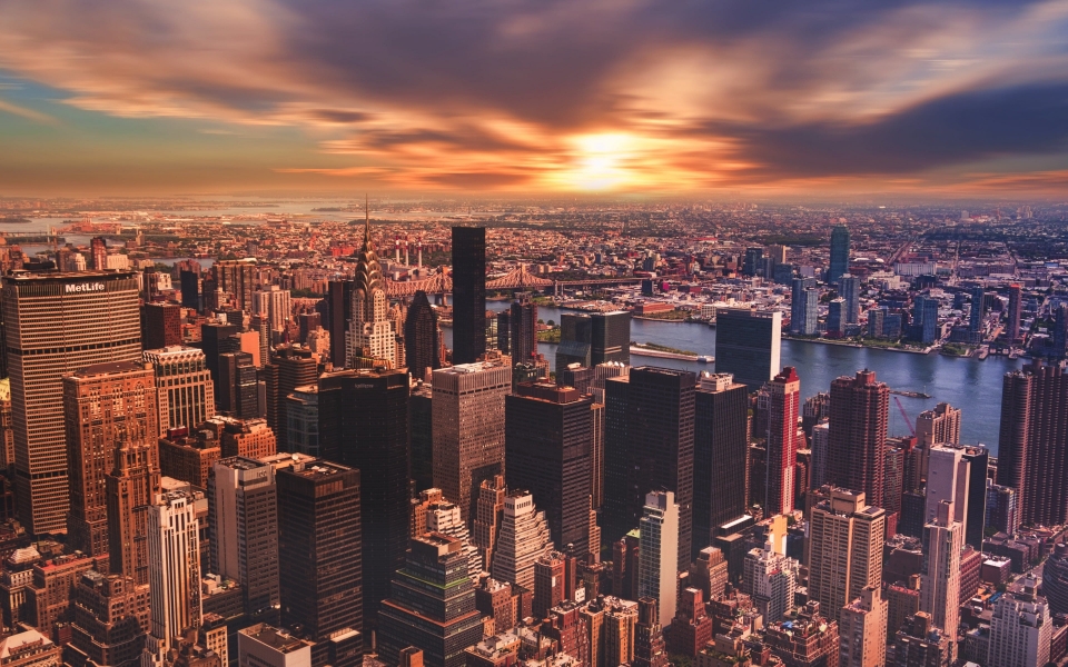 Download New York Sunset HD Wallpaper of Manhattan's Majestic Cityscape wallpaper