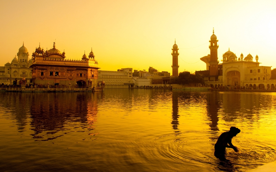 Download Radiant Majesty Sunset at the Golden Temple Amritsar India wallpaper