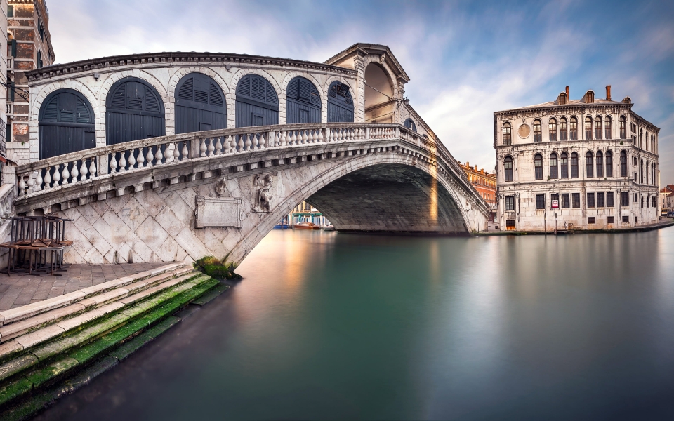 Download Venetian Splendor Rialto Bridge and Grand Canal HD Wallpaper wallpaper